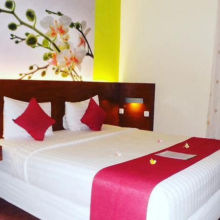 Lovender Guesthouse Malang Exterior photo