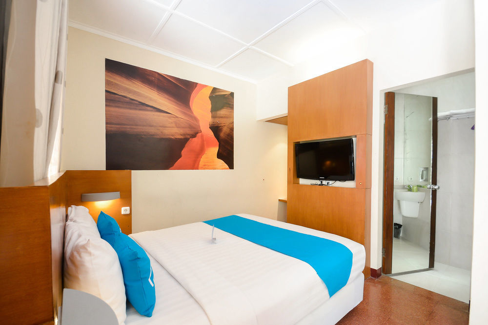 Lovender Guesthouse Malang Exterior photo
