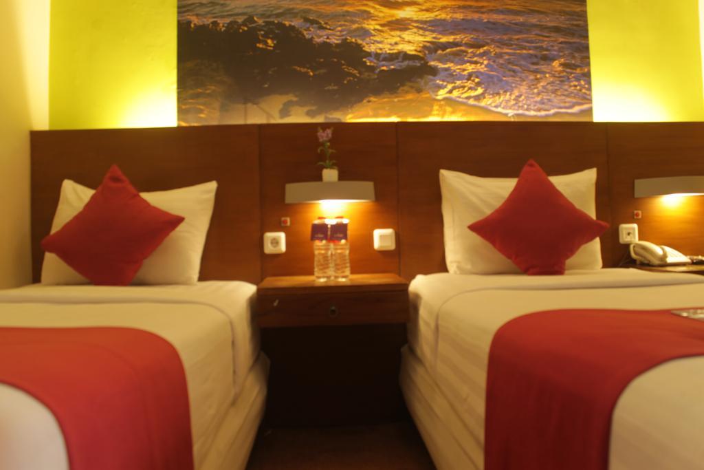Lovender Guesthouse Malang Exterior photo