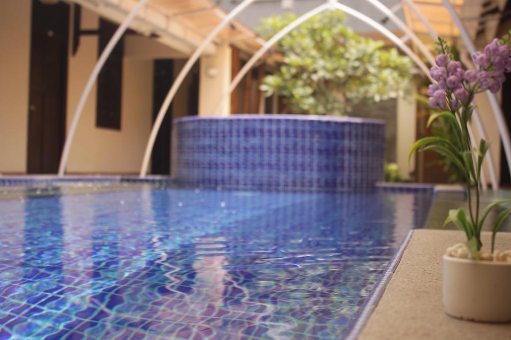 Lovender Guesthouse Malang Exterior photo