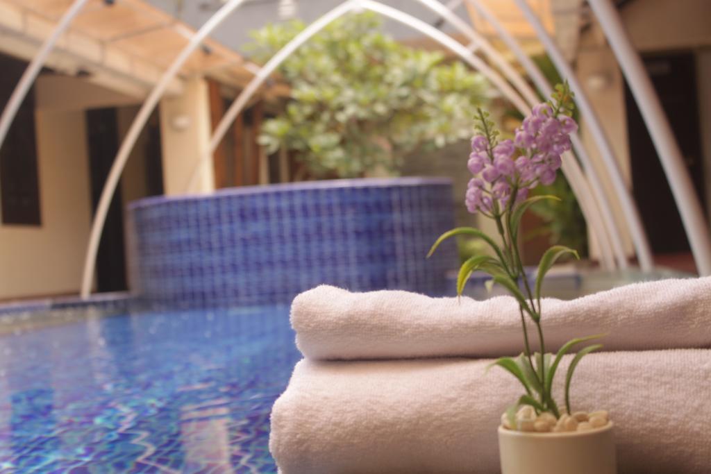 Lovender Guesthouse Malang Exterior photo