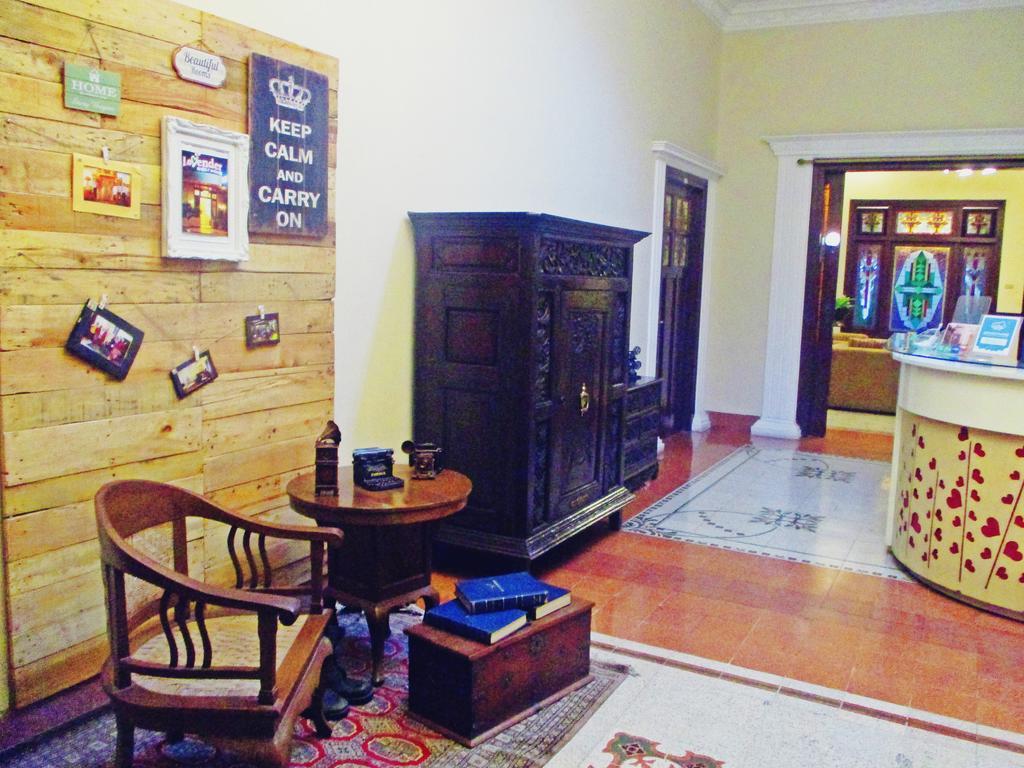 Lovender Guesthouse Malang Exterior photo