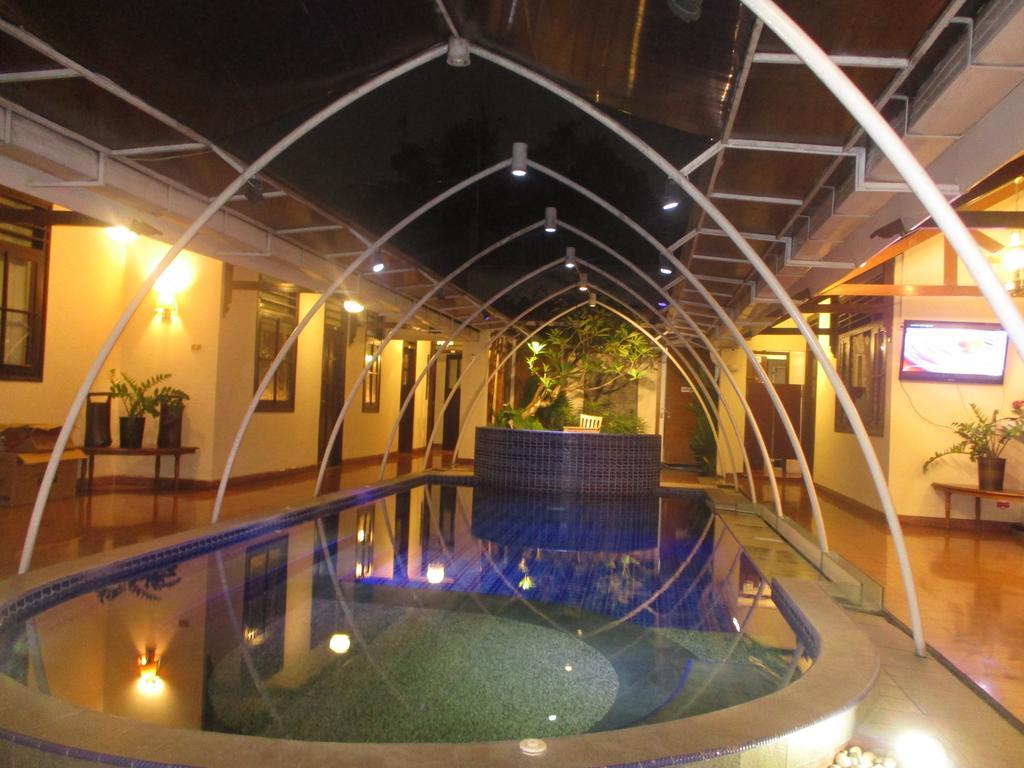 Lovender Guesthouse Malang Exterior photo
