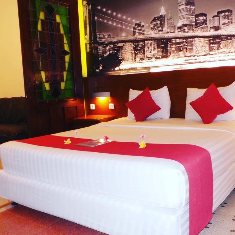 Lovender Guesthouse Malang Exterior photo