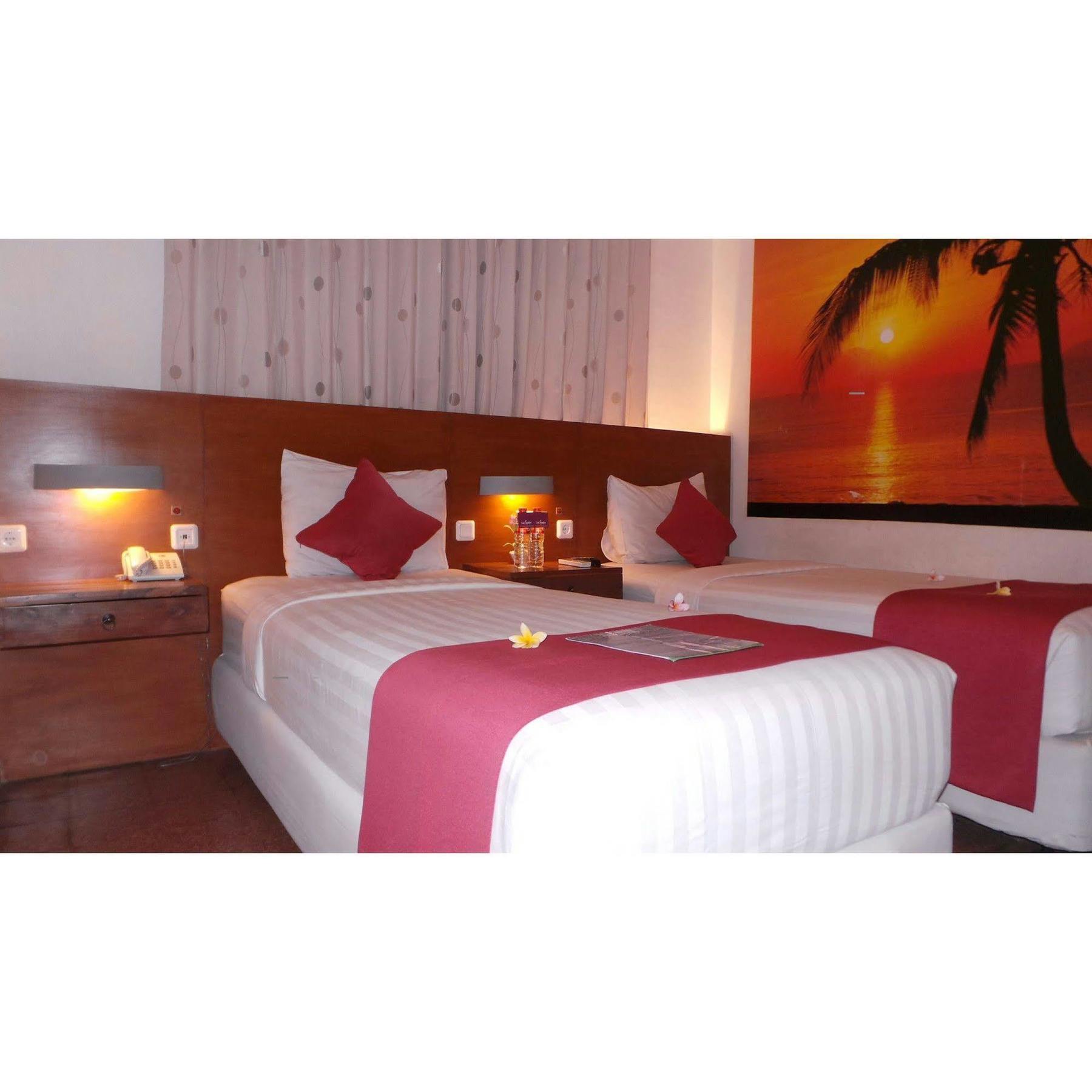 Lovender Guesthouse Malang Exterior photo