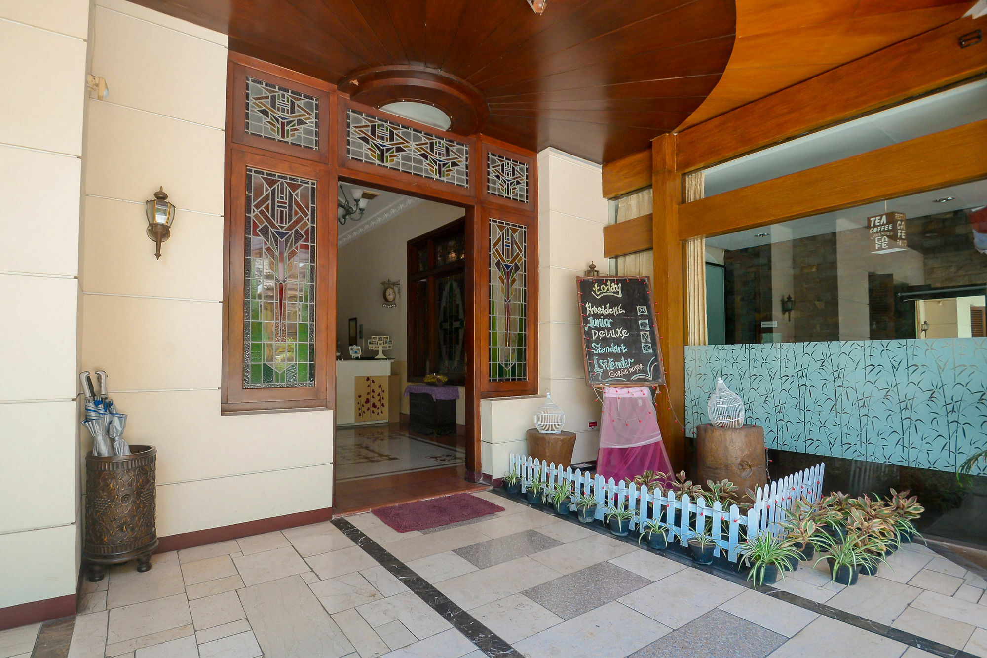Lovender Guesthouse Malang Exterior photo