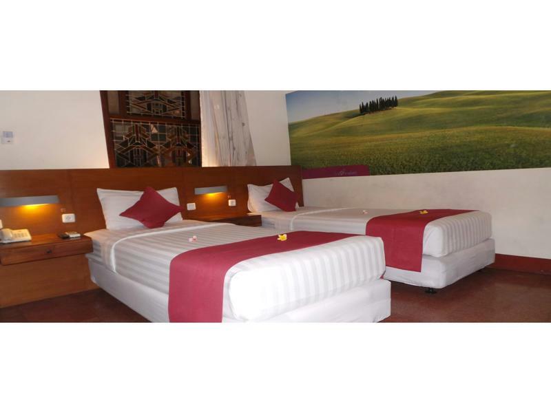 Lovender Guesthouse Malang Exterior photo